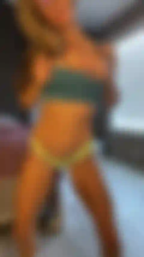 Striptease y unas tetas.