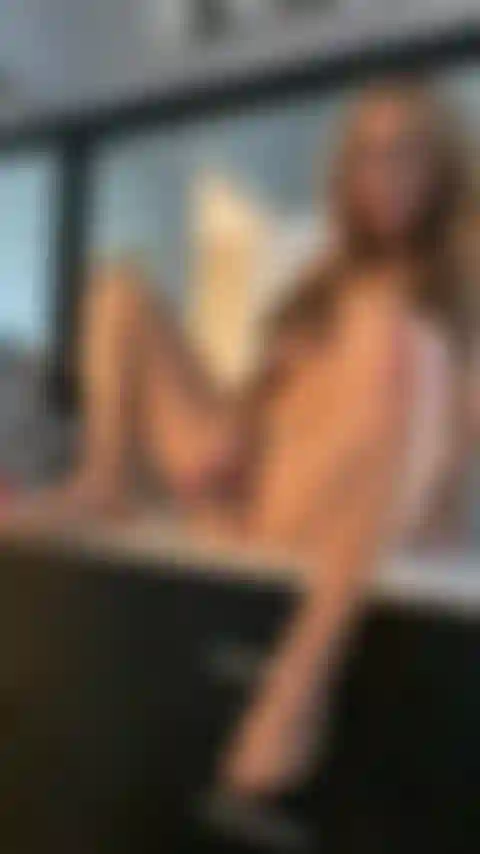 Juego de consolador en el mostrador del baño.