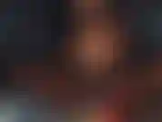 Para todos ustedes que quieren que me presente por ustedes, esto es lo más cerca que estarán. Estoy atada, amordazada gimiendo por una gran polla blanca. Cadenas traqueteando. Rogando por más. Me corro fuerte y me corro a chorros a cántaros.