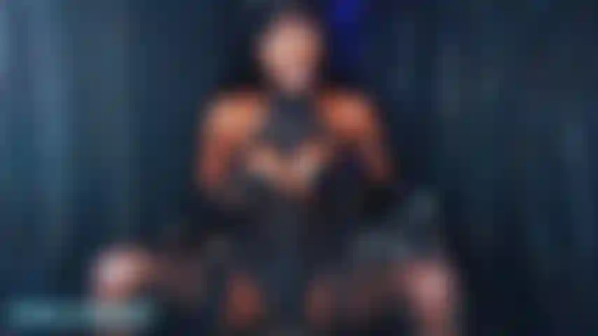 Tomando tu dinero me moja tanto el coño! Hacerte pobre me hace querer correrme. Verme jugar con mi coño así tiene esa carga lista para estallar, ¿no es así? ¡Aún no! Un dia mas...