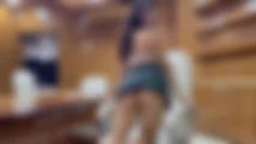 Cachonda en despacho de directora.