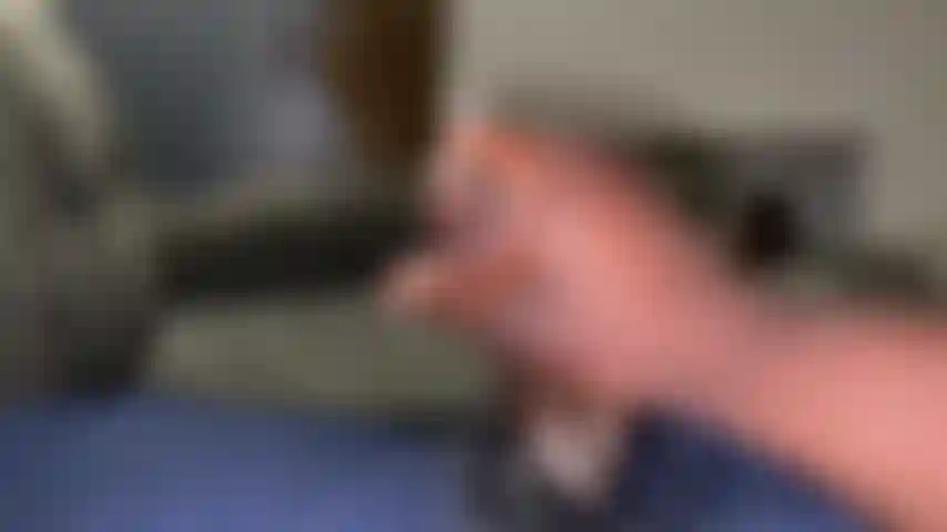 Acariciando mi gran polla.
