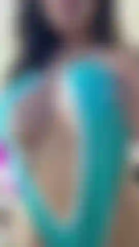 Twerkeando y moviendo ese coño jeje.
