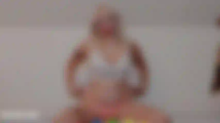 Pastel de cumpleaños aplastado.