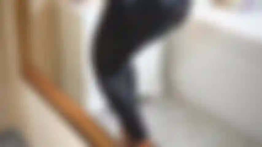 Linda con un botín, ¡mira este video!