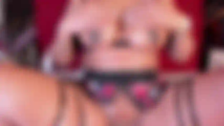 Tocame, tetas y coño.