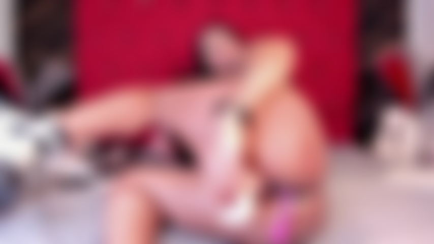 Pierna arriba, tu polla dentro.