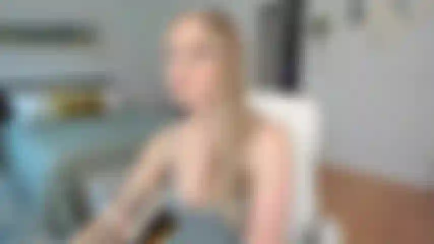 Idiota a las tetas de la cuñada.