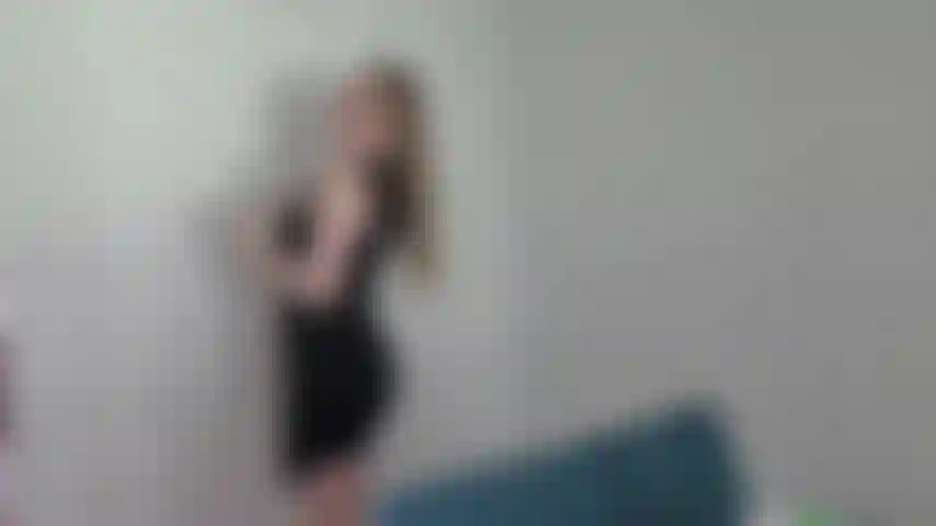Provocación de piernas de la compañera de trabajo de mi esposo.