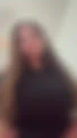 Pov: cabalgando tu gran polla y hablándote sucio con mis enormes tetas en tu cara.