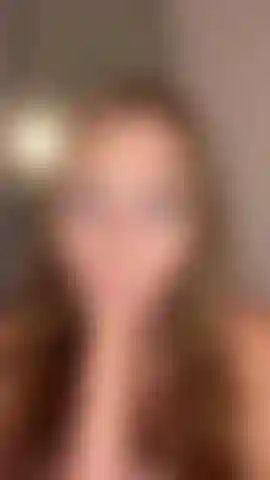 Chupando tu polla y follándome el coño hasta que me corra y me corra!