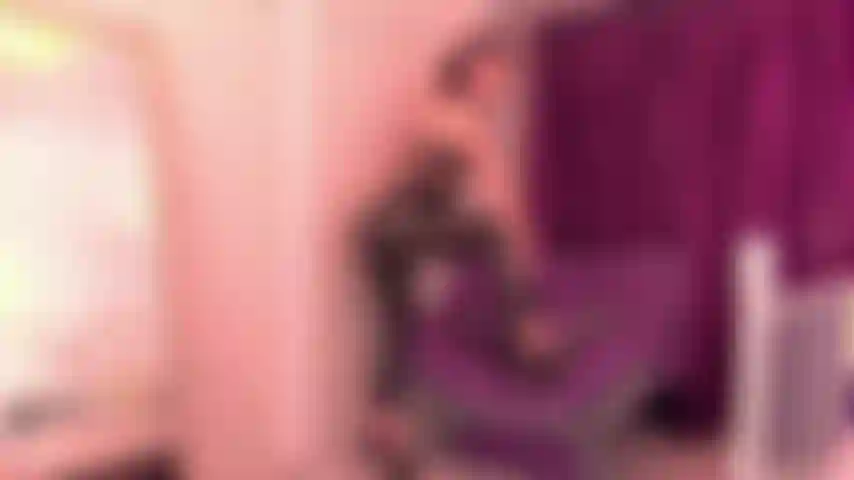 Bella en látex: ¡qué sensual!