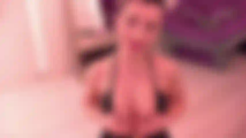 Sensual bella te está seduciendo y te hace correrte muy bien.