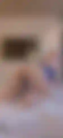 Culo rebota en la cama.