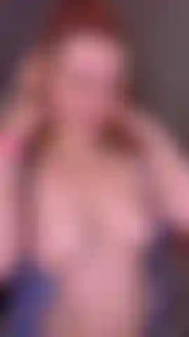 Vecina pelirroja, paja cubana y mamada.