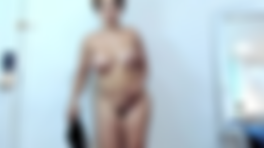 Baile sexy termina en una gran mamada y tetas al aire.