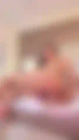 Me encanta cuando siento tu gran polla en mi ano bebé, sé cuánto te gusta follar mi ano, me encanta cuando te corres en él.