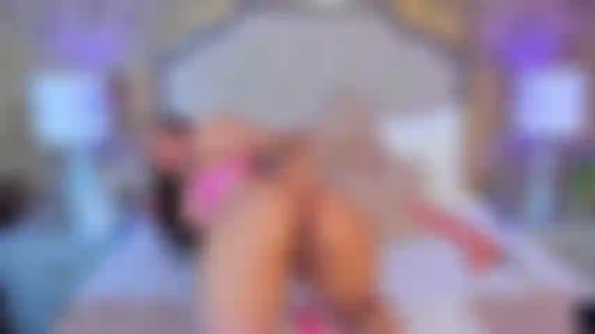 Este culo caliente te pondrá cachondo desliza tu polla dentro no querrás parar de follarlo se que lo extrañaste ven y explota en este culo apretado.