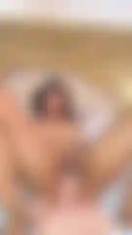 Mojada, caliente y completamente dispuesta a tomarme como quieras.