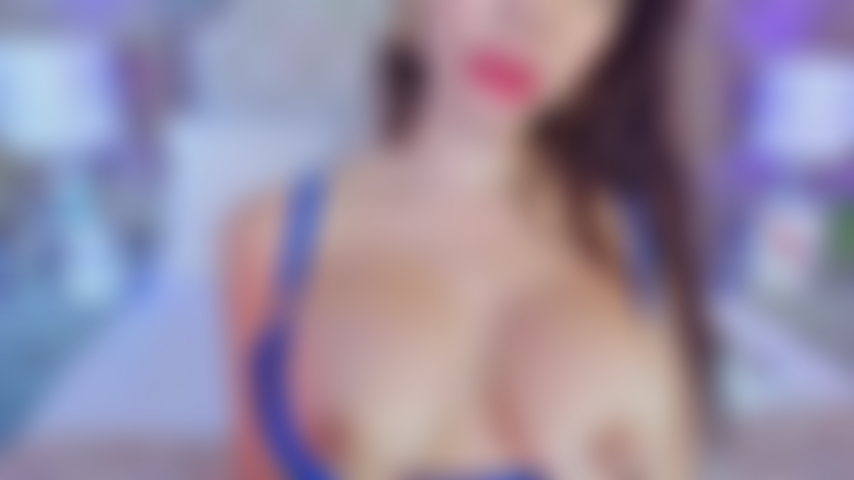 Mis grandes tetas en tu cara, el calor es tan grande que tu polla se pondrá tan dura que me gusta y me pone cachonda lista para que me folles.