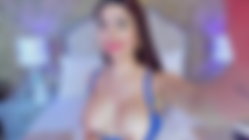 Mis grandes tetas en tu cara, suaves y calientes, erizan tu piel, mis gemidos al chuparlas me ponen muy mojada y sé que tu polla se pondrá muy dura.