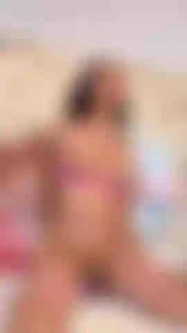 Mis piernas tiemblan, tu piel contra la mía, y pierdo el control al saltar sobre ti.