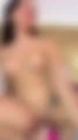 Mírame y deja que el deseo te consuma mientras te muestro lo que puedo hacer.