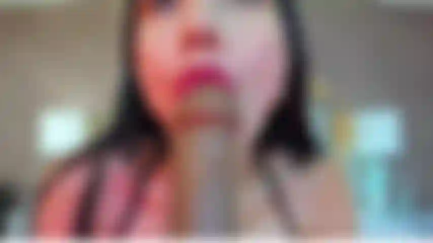 Chupando una gran polla negra.