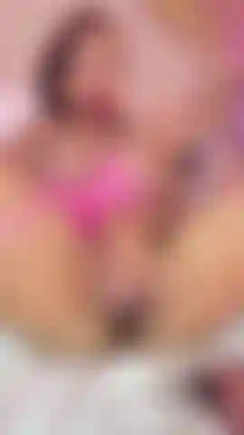 No puedo parar... Mi cuerpo pide más y sé que quieres verlo todo.