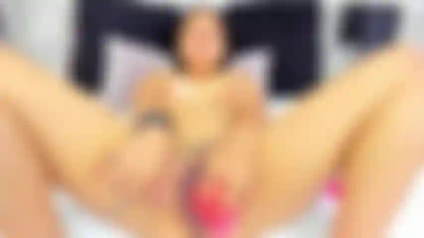 Quisiera tenerte y sentirte aquí a mi lado en este momento...