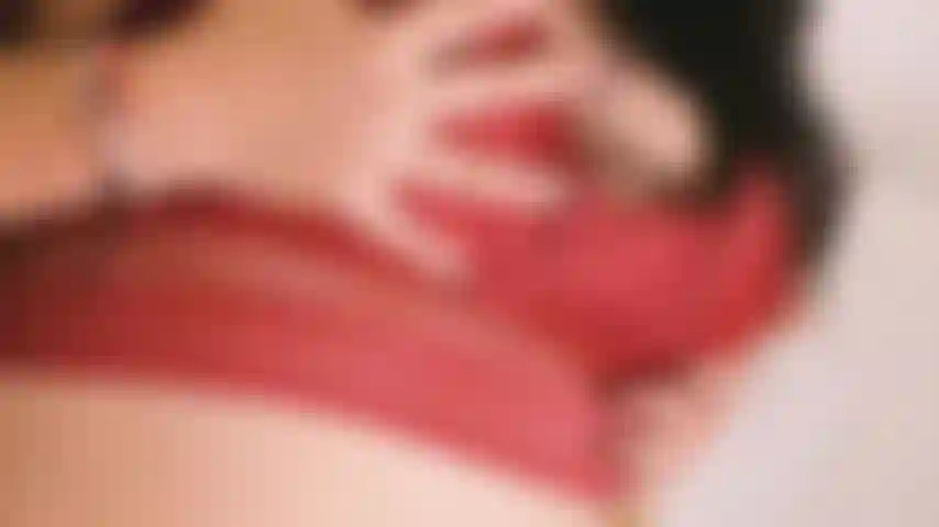 Humedéceme, desnúdame con tu mirada y llévame al clímax.