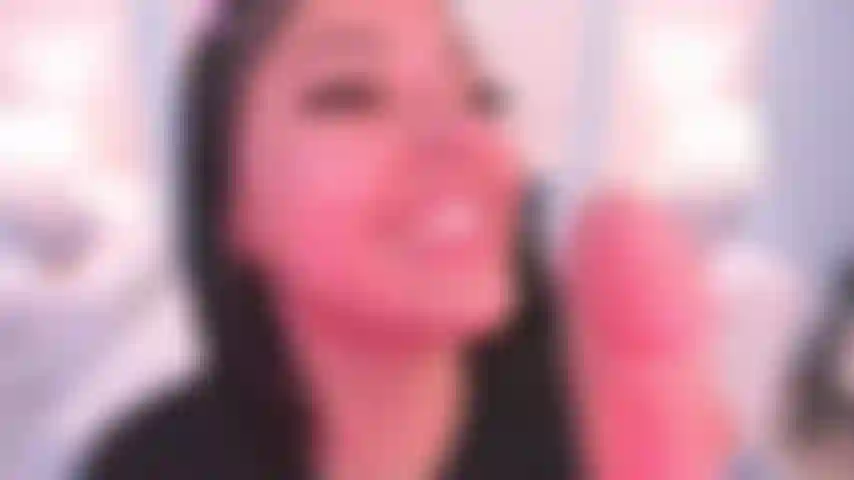 Me encanta darle una mamada húmeda y super guarra a tu polla.