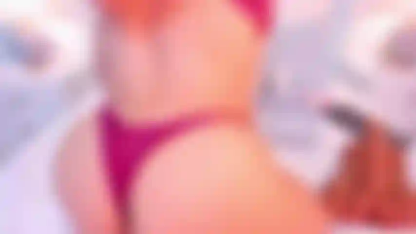 Mi tanga de lado y montando tu polla.