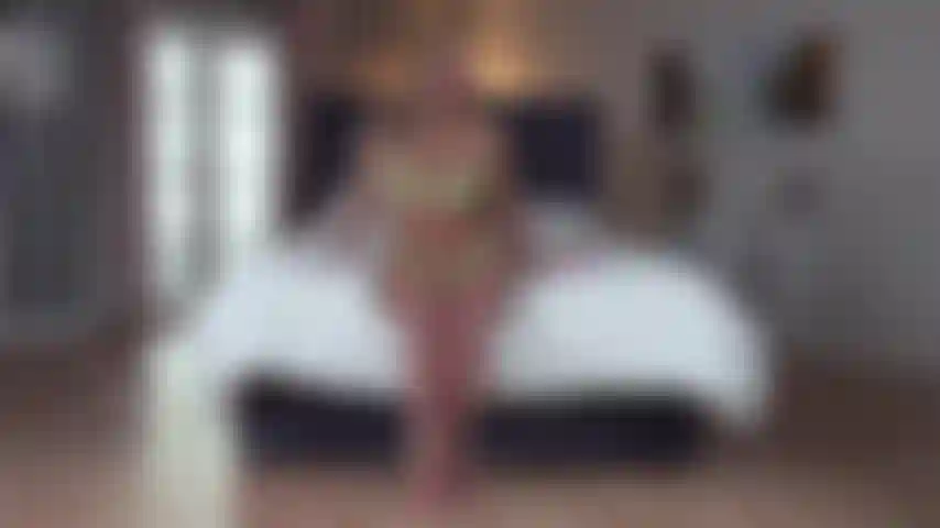 Joi de dormitorio sexy usando mi consolador