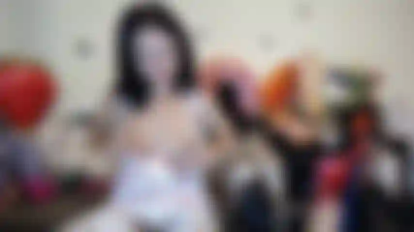 Siempre cachonda por apretada.