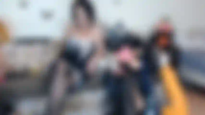 Abre y bebe todo cruel pervertido!