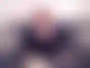 Mira como follo mi coño de cerca con un vestido negro ajustado.