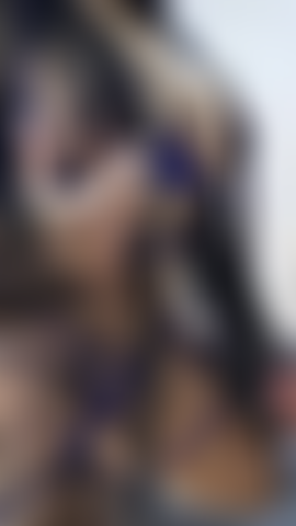 Montando un consolador grande desde el frente.