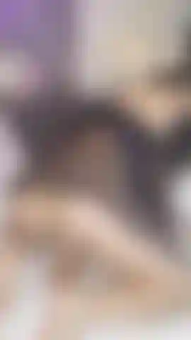 Milf cachonda montando consolador.