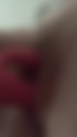 Juego de coño peludo con vibrador.