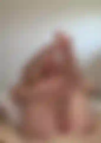 Divirtiéndome con mi juguete de silicona.