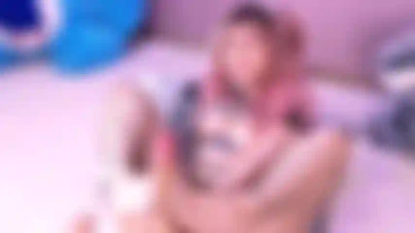 Métete en mi coño empapado y fóllame sin control 🍑.