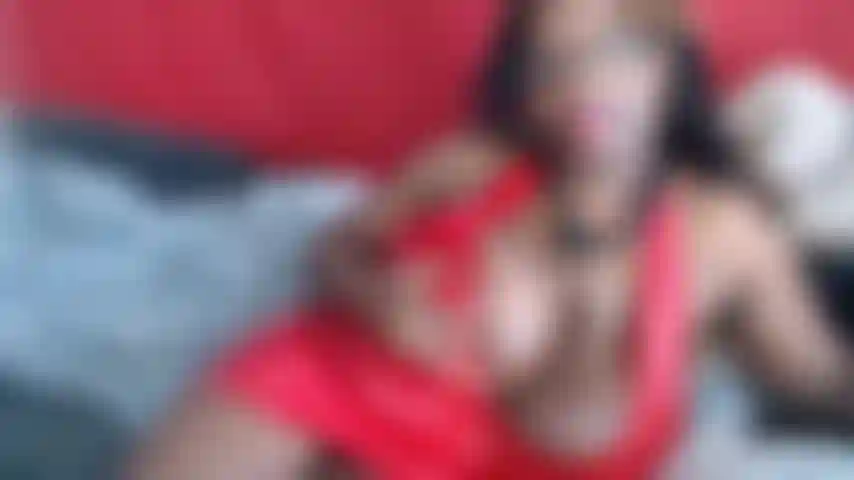 Show de aceite follarte y chuparte toda la noche con tu zorra negra traviesa.