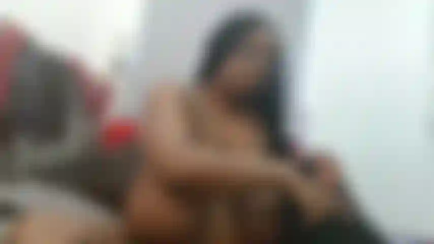 Batiendo tu gran polla blanca.