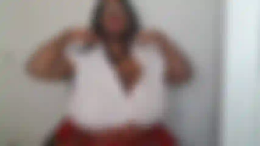 Dice una negra cachonda, inclínate y fóllame.