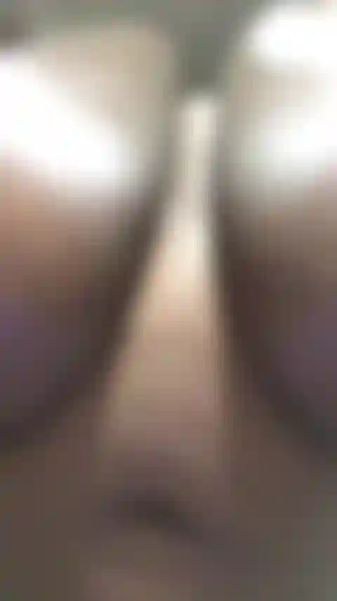 Frotando mi gordo coño peludo y mi clítoris.