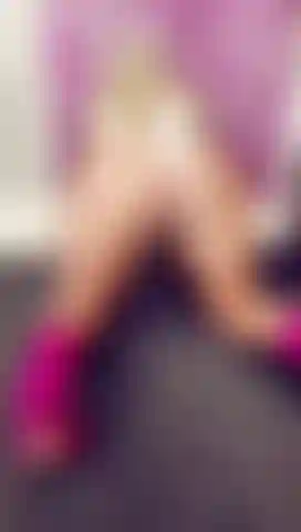 Meneando culo grande en tanga de conejita.