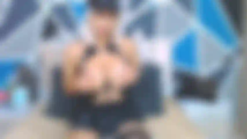 Bromeando con mis grandes tetas.