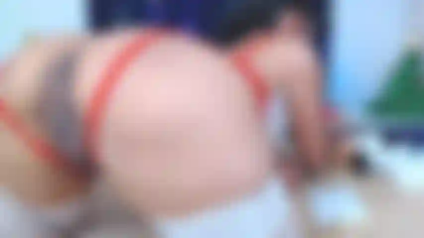 Totalmente desnuda te enseño mis agujeros.