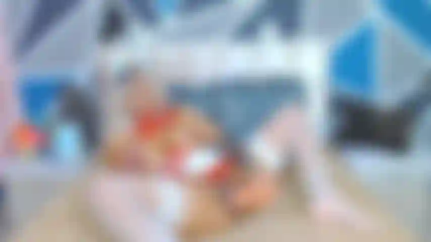 Una puta enfermera que juega duro con el coño.